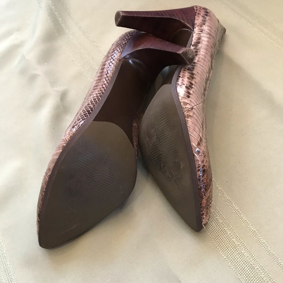 B Makowsky snake skin classic pumps - Picture 8 of 8